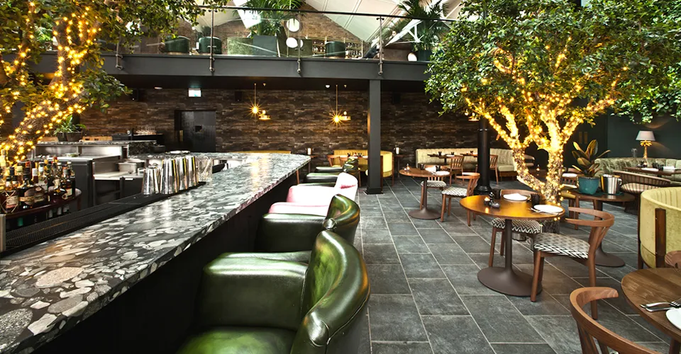 The bar and dining room at Restaurant Ours