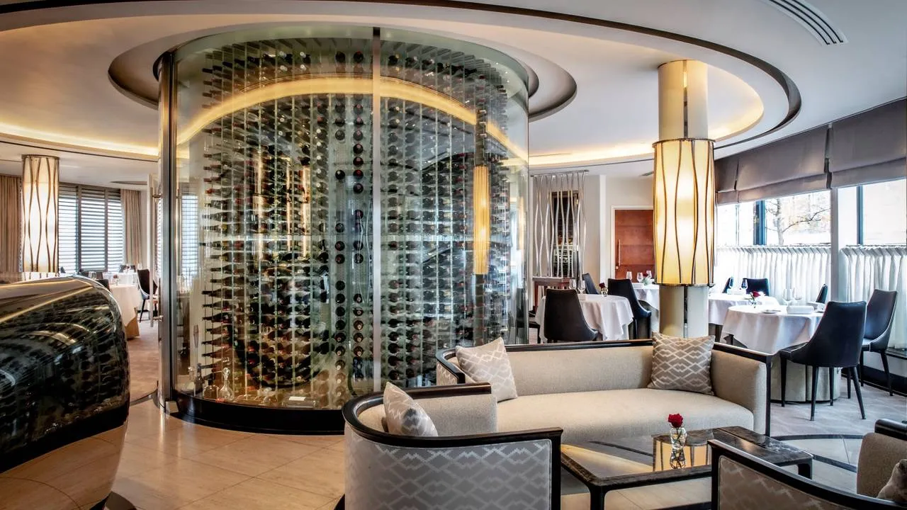 The circular dining room and glass wine cellar at Pétrus by Gordon Ramsay